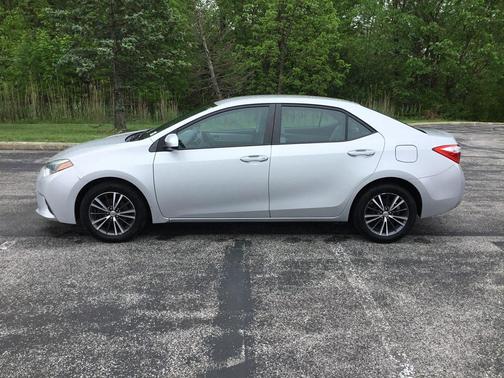 Classic Silver Metallic 2016 Toyota Corolla LE Plus