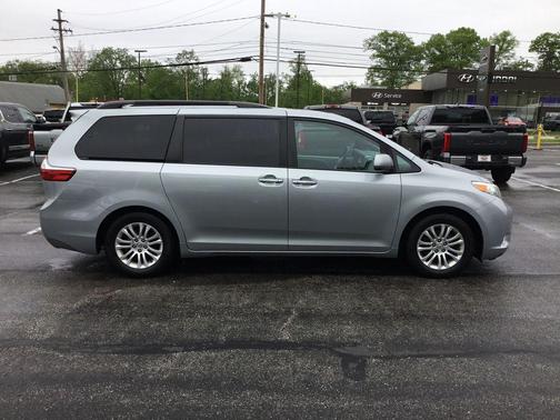 Silver Sky Metallic 2015 Toyota Sienna XLE