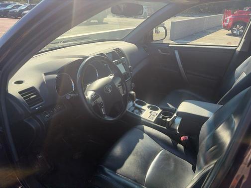 Sizzling Crimson Mica 2013 Toyota Highlander SE