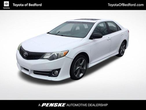 Super White 2012 Toyota Camry SE
