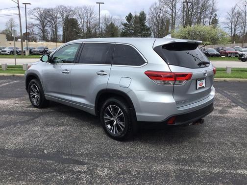 Celestial Silver Metallic 2018 Toyota Highlander LE Plus