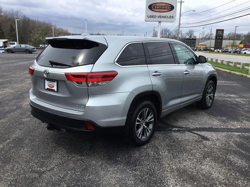 Celestial Silver Metallic 2018 Toyota Highlander LE Plus