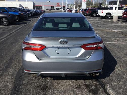 Celestial Silver Metallic 2018 Toyota Camry SE