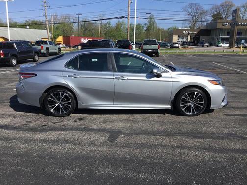 Celestial Silver Metallic 2018 Toyota Camry SE