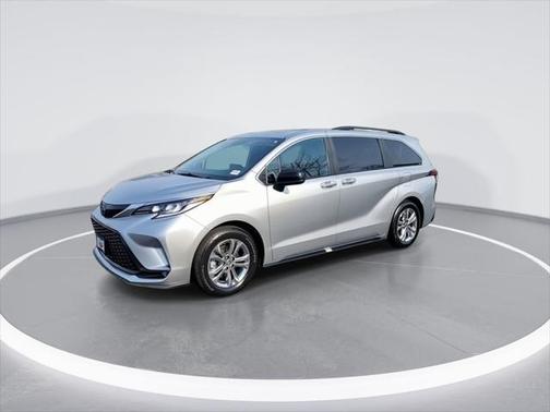2022 Toyota Sienna XSE 7 Passenger