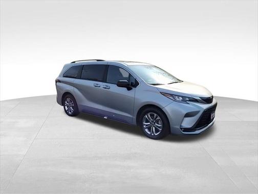 2022 Toyota Sienna XSE 7 Passenger