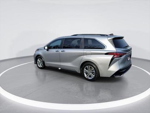 2022 Toyota Sienna XSE 7 Passenger