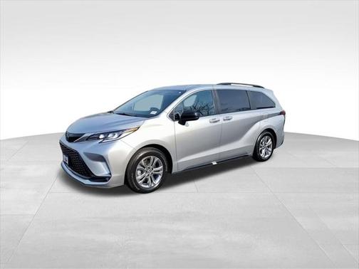 2022 Toyota Sienna XSE 7 Passenger