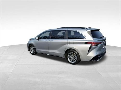 2022 Toyota Sienna XSE 7 Passenger