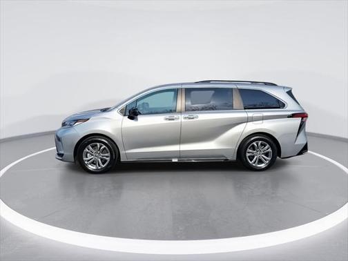 2022 Toyota Sienna XSE 7 Passenger