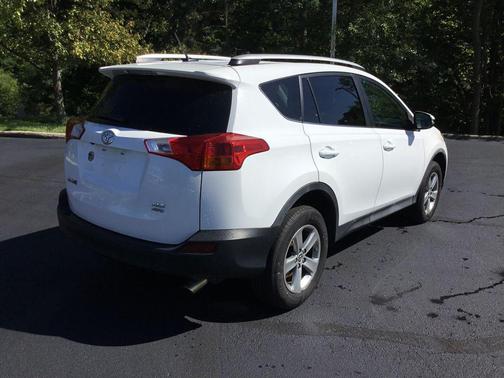 Super White 2015 Toyota RAV4 XLE