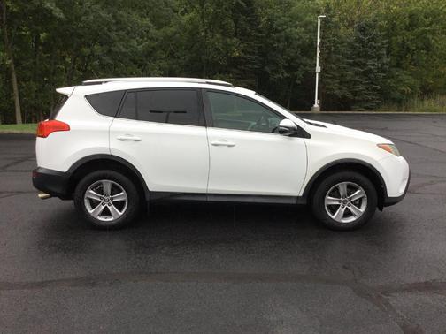 Super White 2015 Toyota RAV4 XLE