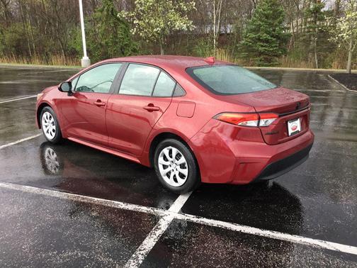 Ruby Flare Pearl 2025 Toyota Corolla LE