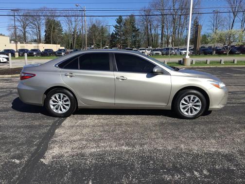 Creme Brulee Mica 2017 Toyota Camry LE