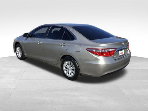 Creme Brulee Mica 2017 Toyota Camry LE
