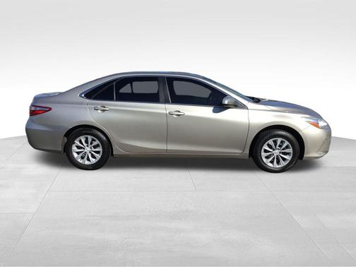 Creme Brulee Mica 2017 Toyota Camry LE