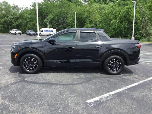 Phantom Black 2024 Hyundai SANTA CRUZ SE