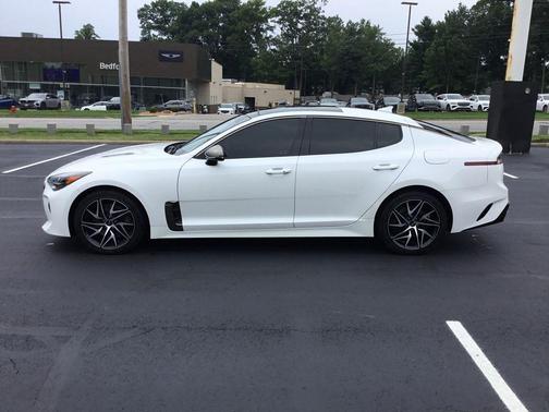 Snow White Pearl 2022 Kia Stinger GT-Line