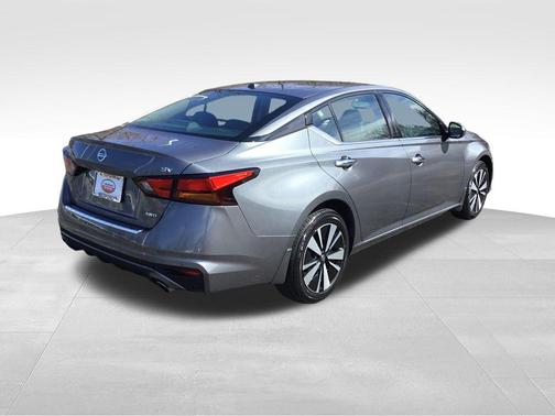 Gun Metallic 2019 Nissan Altima 2.5 SV