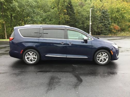 Jazz Blue Pearlcoat 2019 Chrysler Pacifica Limited