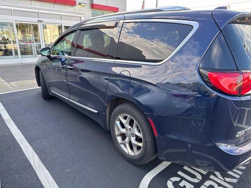 Jazz Blue Pearlcoat 2019 Chrysler Pacifica Limited
