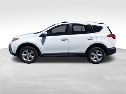 Super White 2014 Toyota RAV4 XLE