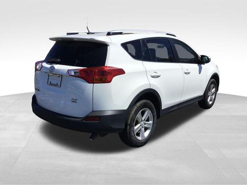 Super White 2014 Toyota RAV4 XLE