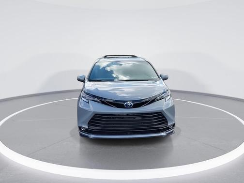 Cement 2025 Toyota Sienna Woodland Edition