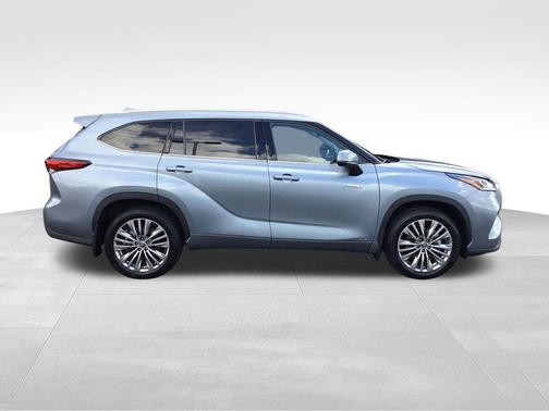 2021 Toyota Highlander Hybrid Platinum