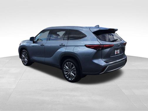 2021 Toyota Highlander Hybrid Platinum