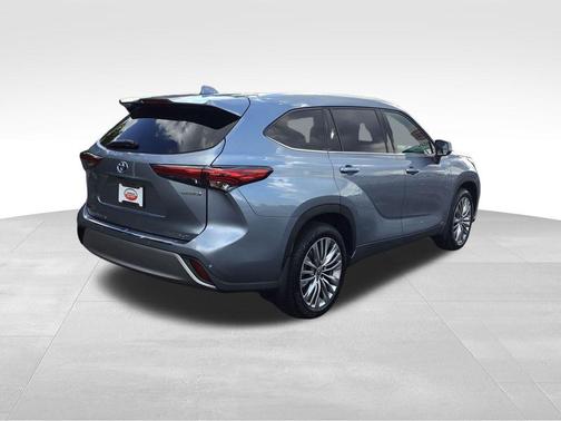 2021 Toyota Highlander Hybrid Platinum