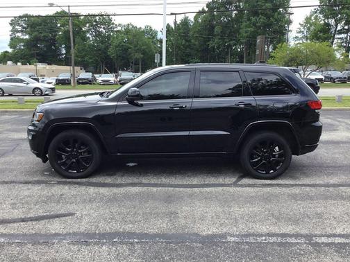 Diamond Black Crystal Pearlcoat 2020 Jeep Grand Cherokee Altitude