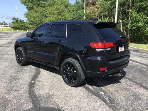 Diamond Black Crystal Pearlcoat 2020 Jeep Grand Cherokee Altitude