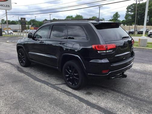 Diamond Black Crystal Pearlcoat 2020 Jeep Grand Cherokee Altitude