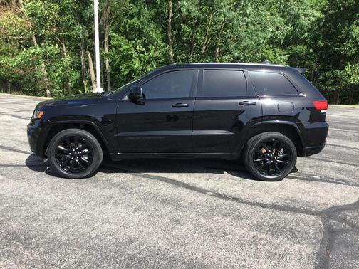 Diamond Black Crystal Pearlcoat 2020 Jeep Grand Cherokee Altitude