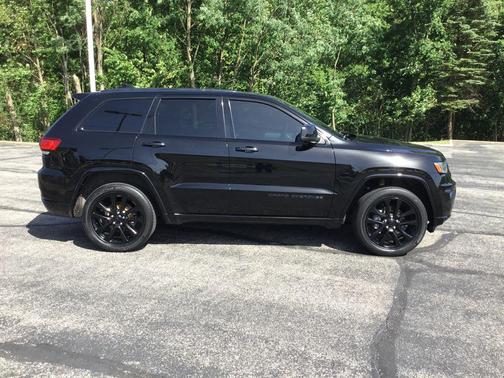 Diamond Black Crystal Pearlcoat 2020 Jeep Grand Cherokee Altitude