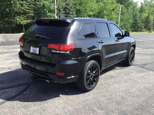 Diamond Black Crystal Pearlcoat 2020 Jeep Grand Cherokee Altitude
