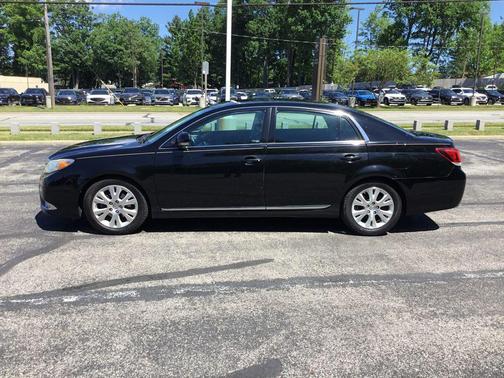 Black 2012 Toyota Avalon Base
