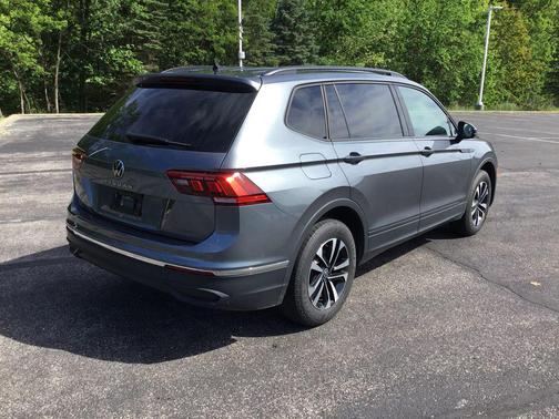 Platinum Gray Metallic 2024 Volkswagen Tiguan 2.0T S