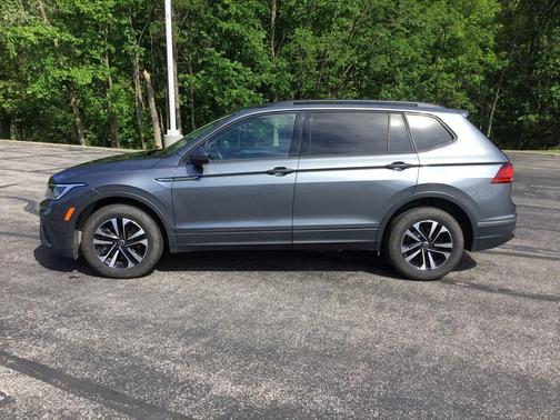 Platinum Gray Metallic 2024 Volkswagen Tiguan 2.0T S