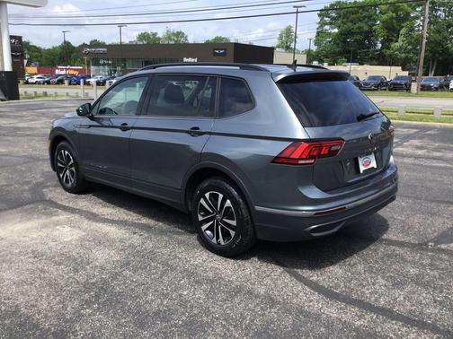 Platinum Gray Metallic 2024 Volkswagen Tiguan 2.0T S