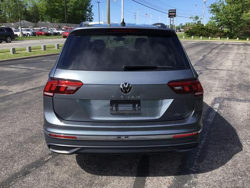 Platinum Gray Metallic 2024 Volkswagen Tiguan 2.0T S
