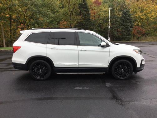 Silver Metallic 2021 Honda Pilot AWD Special Edition