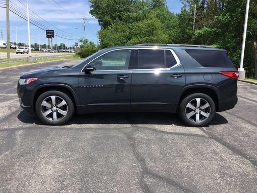Graphite Metallic 2019 Chevrolet Traverse LT Leather
