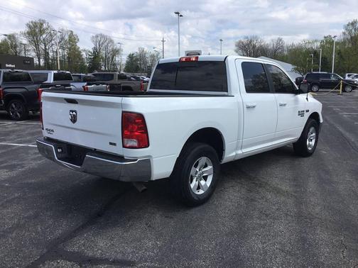 Bright White Clearcoat 2019 RAM 1500 SLT