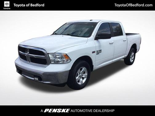 Bright White Clearcoat 2019 RAM 1500 SLT