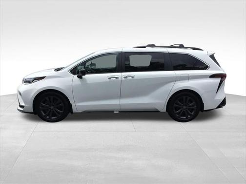 2023 Toyota Sienna XSE 7 Passenger