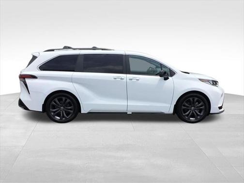 2023 Toyota Sienna XSE 7 Passenger