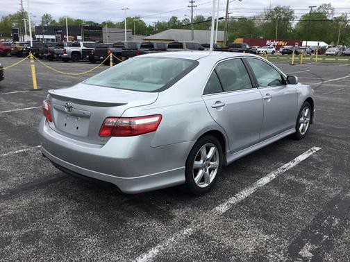 Titanium Metallic 2007 Toyota Camry SE