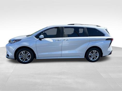 2025 Toyota Sienna XLE 7 Passenger